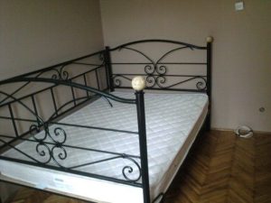 Kovani nameštaj za spavaću sobu