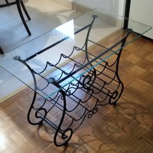 polica za vino od kovanog gvožđa